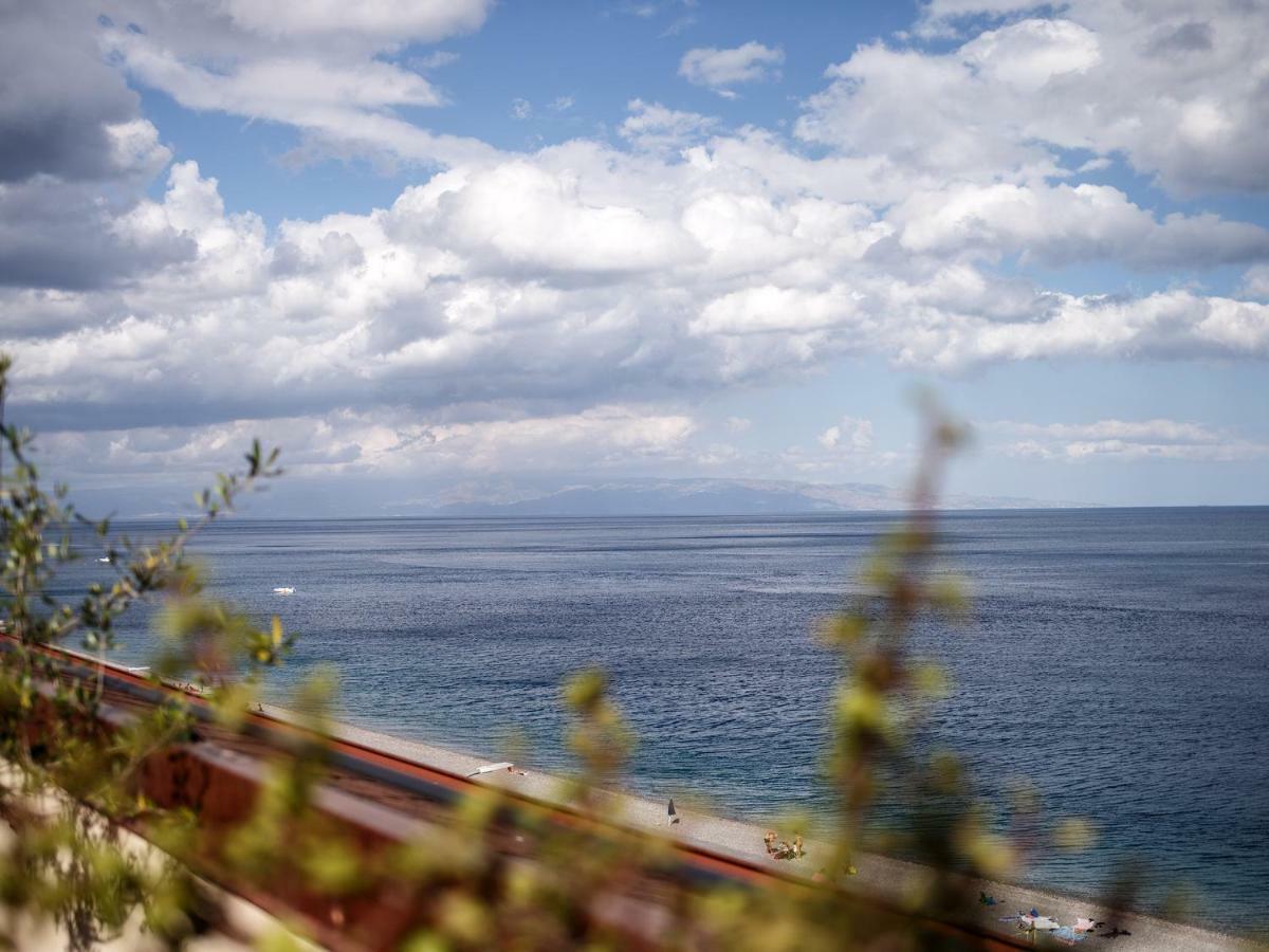דירות סנטה תרזה די ריבה Marina Di Savoca מראה חיצוני תמונה